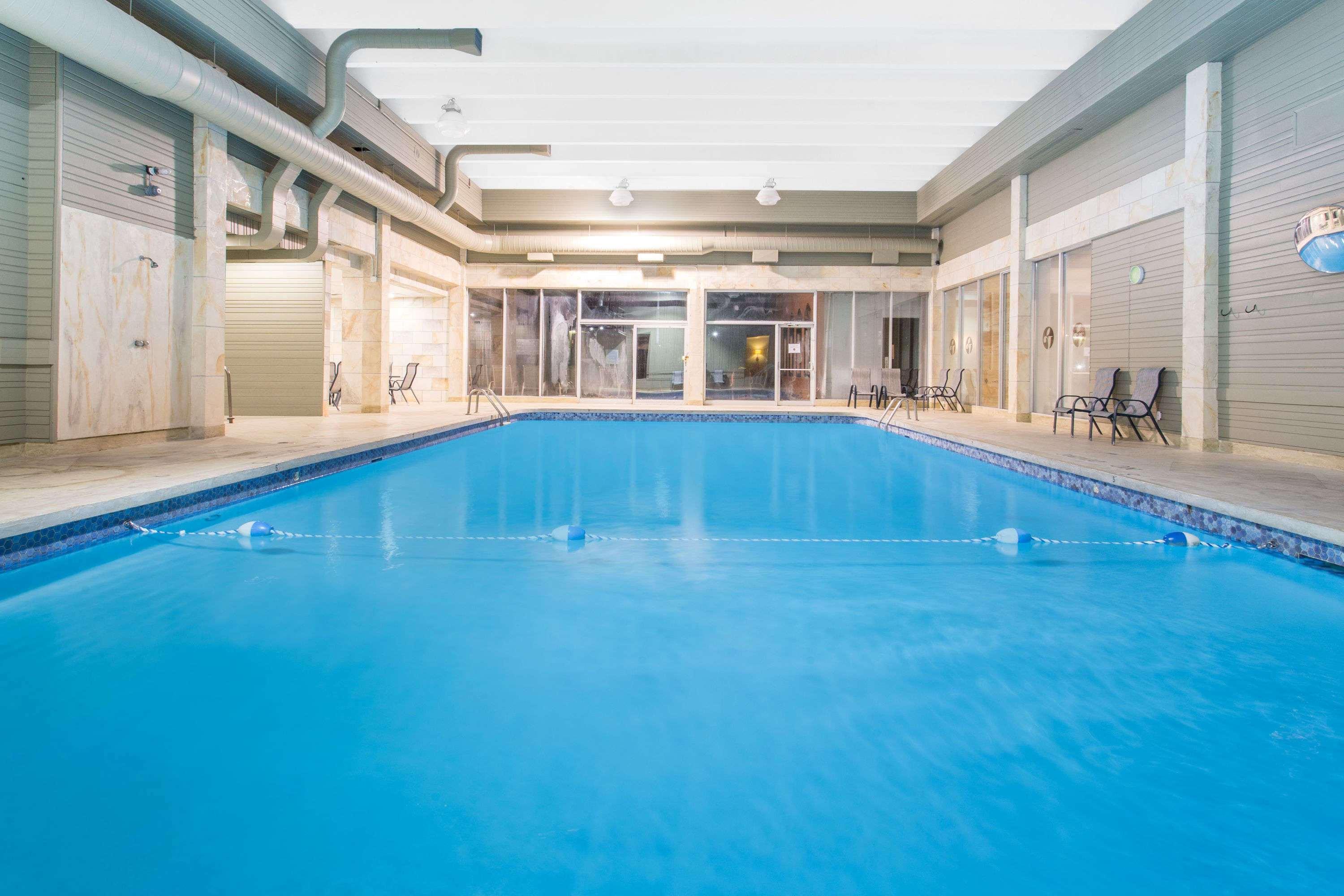 Ramada By Wyndham Cornwall Exterior photo