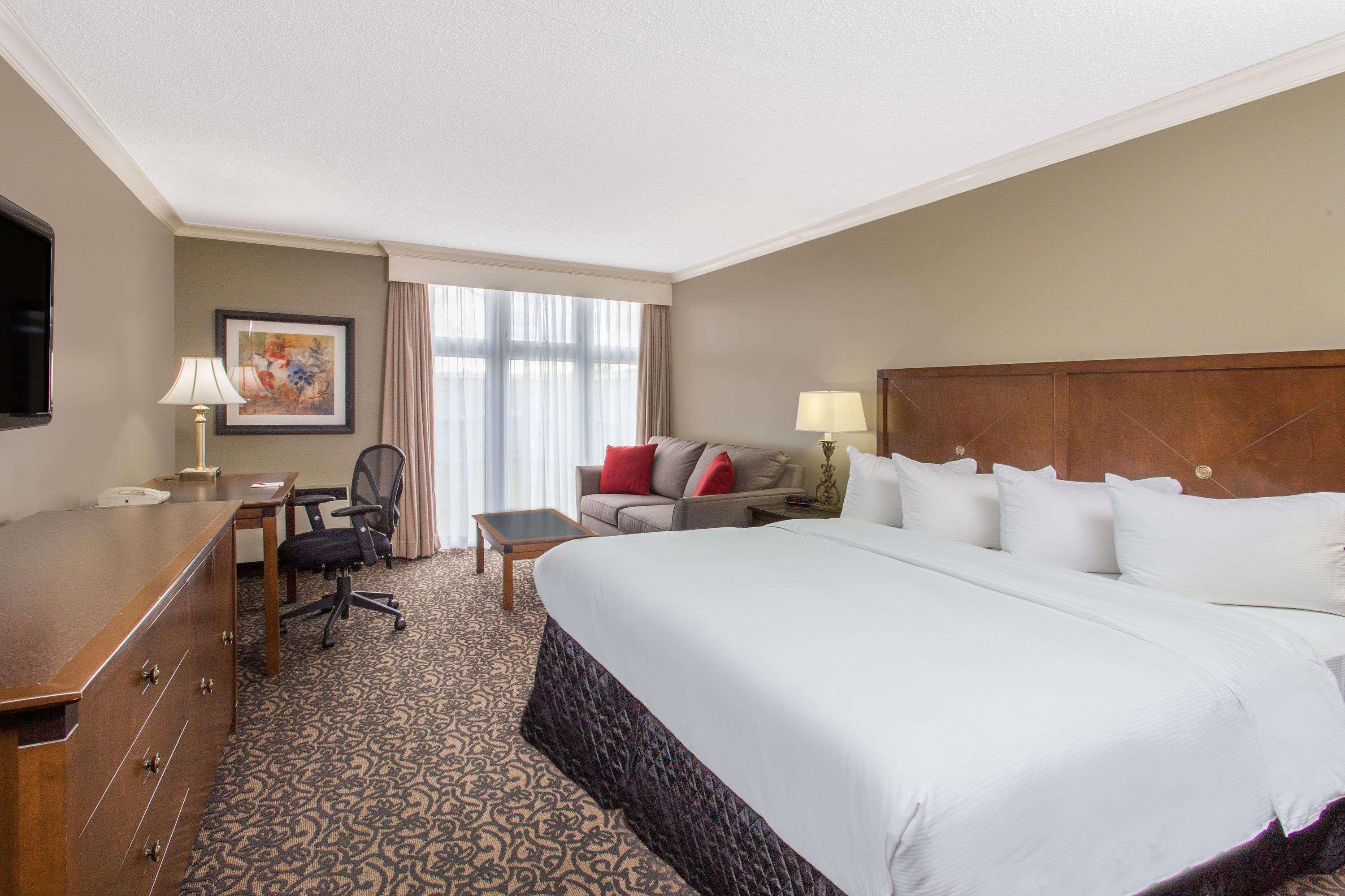 Ramada By Wyndham Cornwall Exterior photo